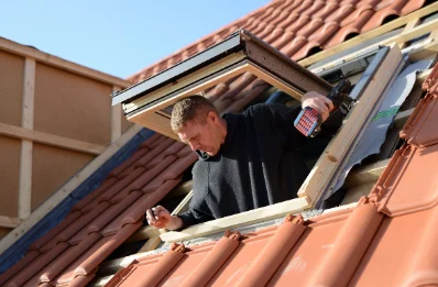 Pose de fenêtres de toit Velux à Monblanc